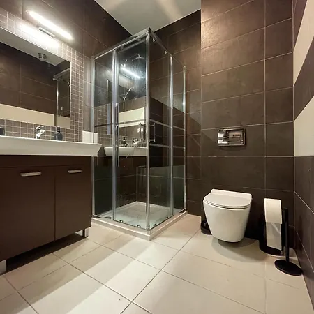 Nowoczesne Stare تشينستوخوفا